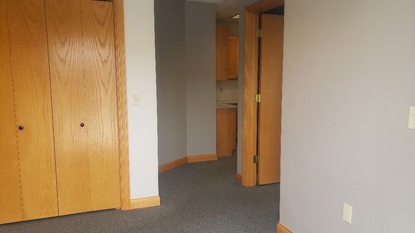 1,422 SF